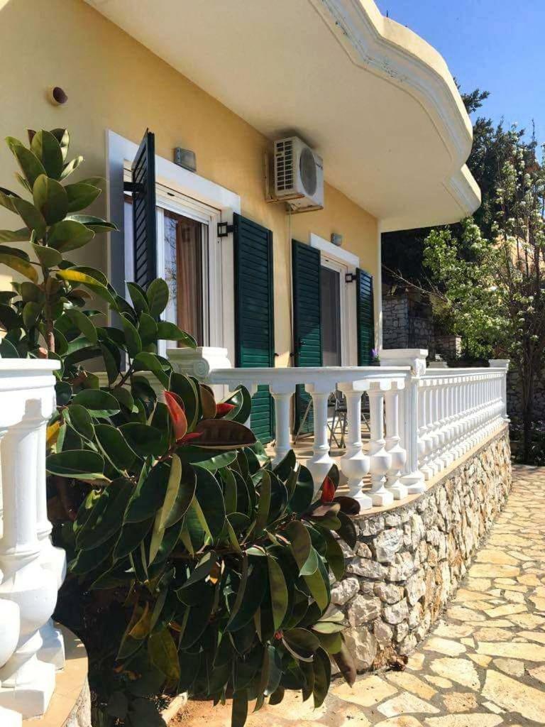 Lovely View Apartments Himare Exteriör bild