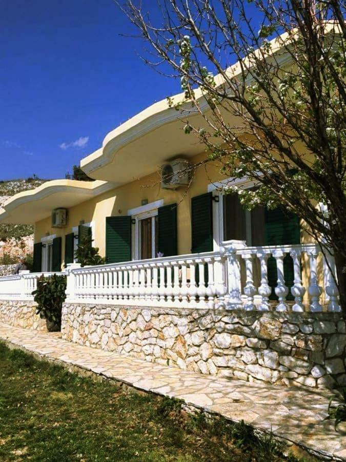 Lovely View Apartments Himare Exteriör bild